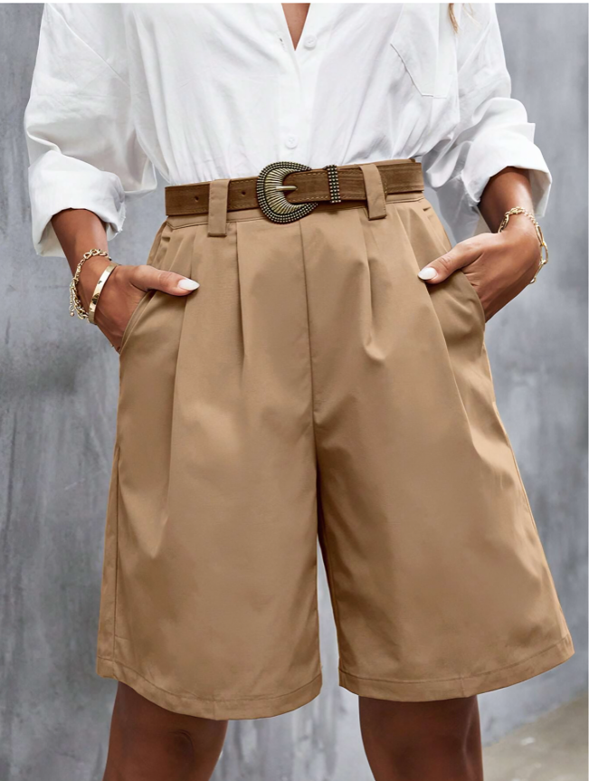 Khaki Effen Shorts met Schuine Zakken & Plooi Details